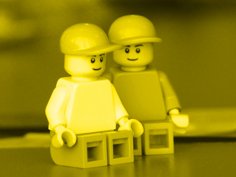Lego Figuren mit Kappe | Manuel Grassler - LEGO Serious Play Facilitator & Experte für Veränderungsprozesse